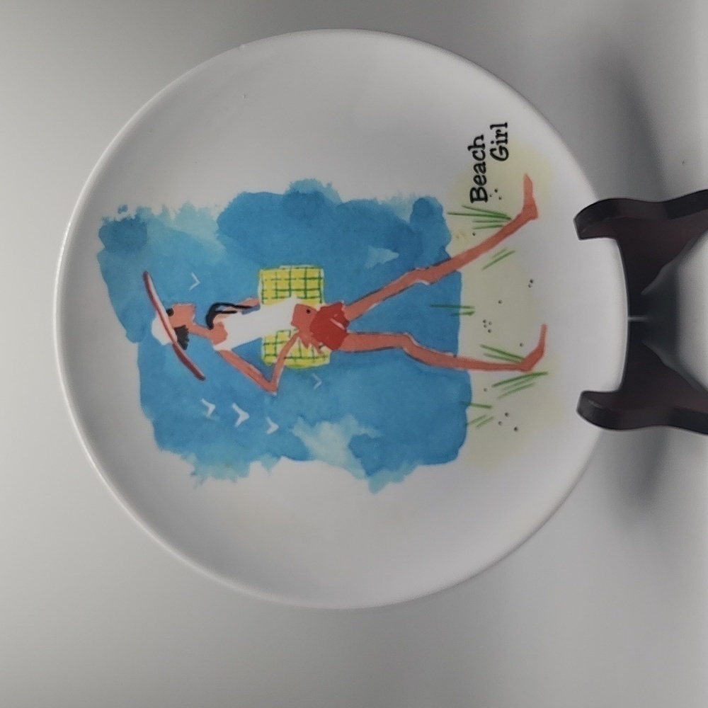 Boston Warehouse THE GIRLS Plastic Melamine 8" Plates Set of 4